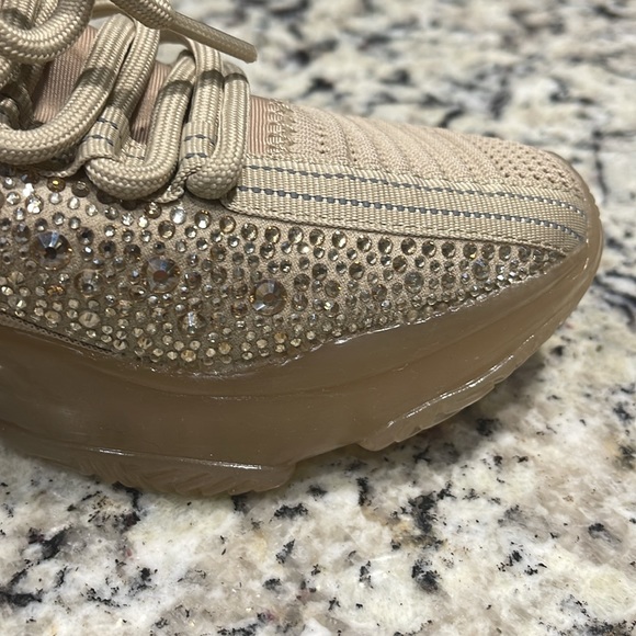 Steve Madden Maxima Sneakers Gold + Rhinestones Brand New Size 6M - Picture 6 of 7